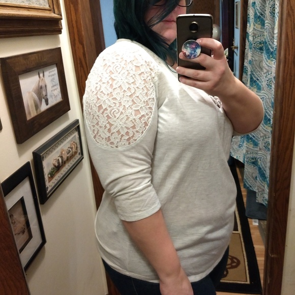 Lace Detail 3/4 Sleeve Raglan Top Size 3 Runs Small - Picture 6 of 8